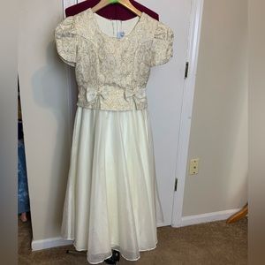 Like New Ceci Kid USA Girls Formal Ivory embroidered Gold Dress